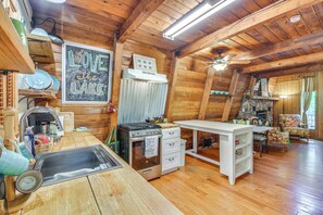 House (3 Bedrooms) | Interior - Pet-friendly Lavonia Cabin, Walk to Lake Hartwell! (Lavonia)