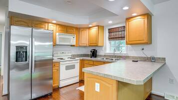 House (5 Bedrooms) | Interior