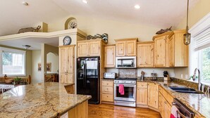 Interior - Rathdrum Home w/ Hot Tub: Steps to Beach Access! (Rathdrum)