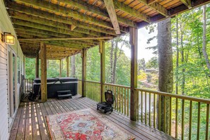 Interior - Dandridge Home on Douglas Lake w/ Hot Tub & Dock! (Dandridge)