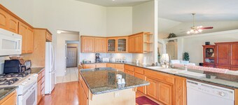 Moyie Springs Home w/ Views, Near Kootenay River!