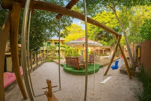 Zona de jocs infantil: a l'aire lliure