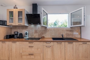 Four Ă micro-ondes, un four, surface de cuisson, lave-vaisselle