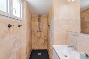 Dusche, Haartrockner, Toilettenpapier