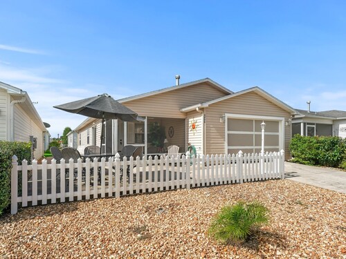 Discover Relaxation and Fun in a Charming Patio Villa with a Golf Cart!