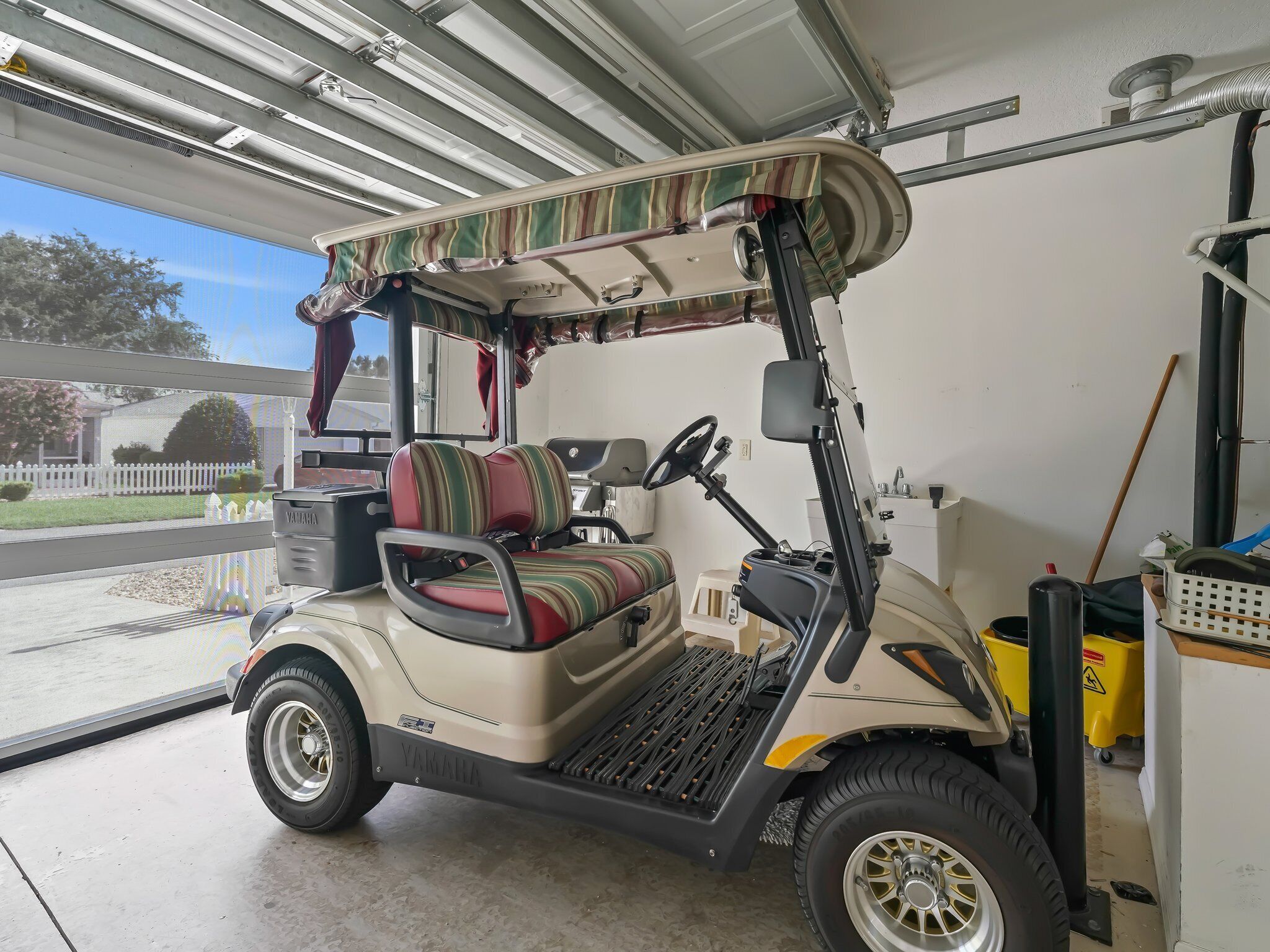 Discover Relaxation and Fun in a Charming Patio Villa with a Golf Cart!
