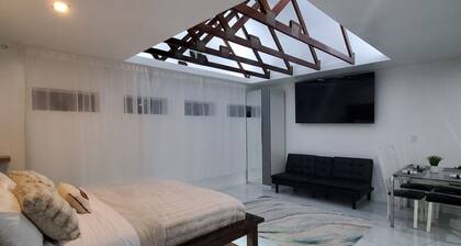 Hideaway Haven: Cozy studio with WiFi, AC in charming Largo