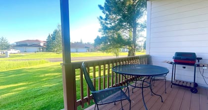 The Peaks Retreat- Mountain Views, Great Rates!