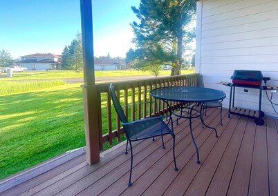 The Peaks Retreat- Mountain Views, Great Rates!