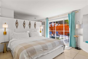 3 habitaciones, tabla de planchar con plancha, wifi y ropa de cama 