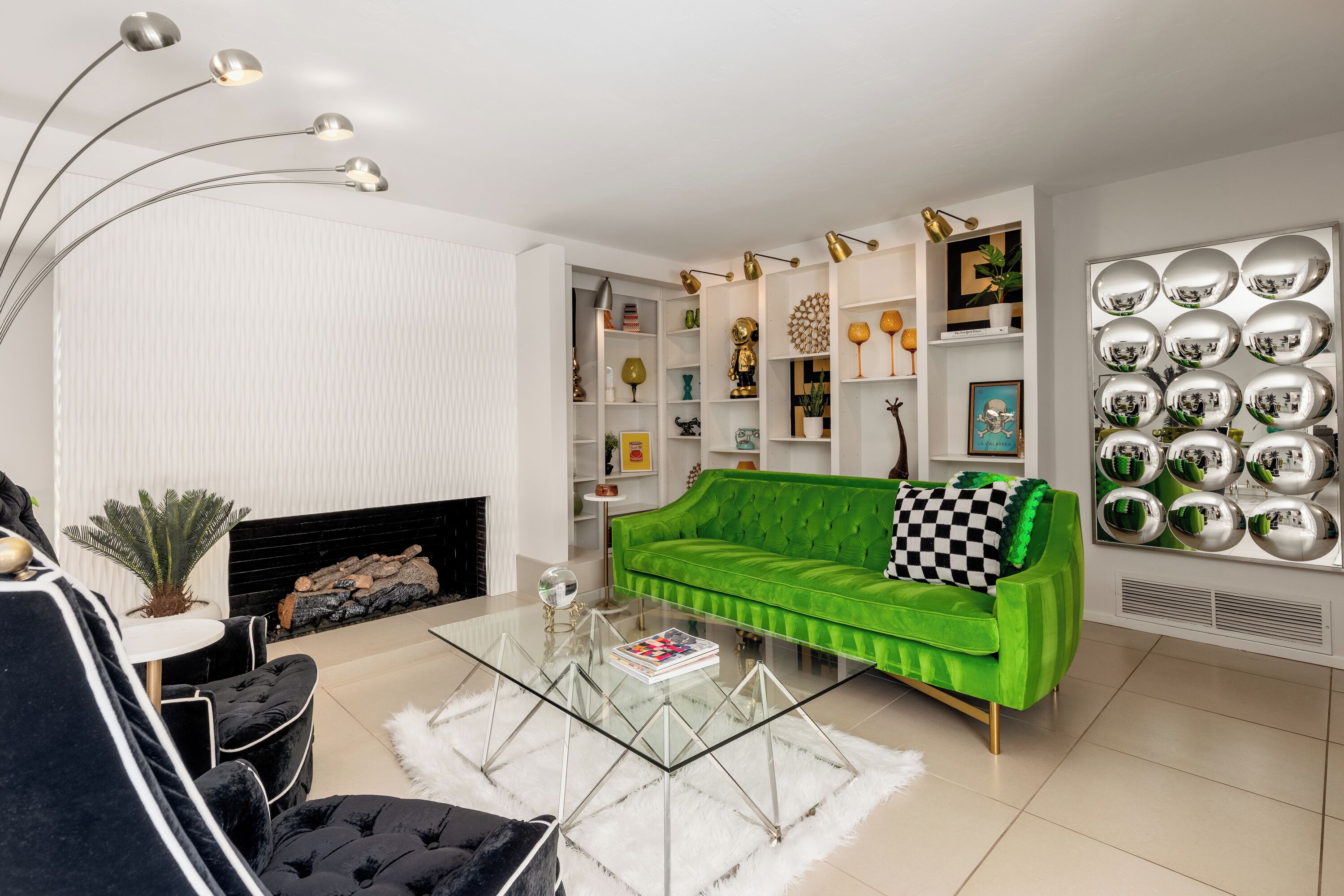 Télévision, cheminée