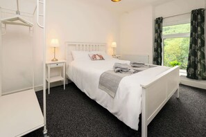 3 bedrooms, desk, iron/ironing board, travel cot