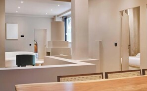 5 dormitoris, escriptori, planxa i posts de planxar i wifi gratuïta