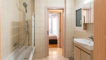 Luxury Apartment, City View | Bathroom