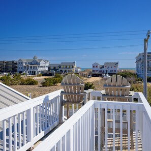 Property grounds - Modern, Dogs Allowed, Across from Beach, Central Location, KD1514 (Kill Devil Hills)