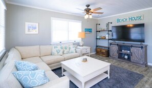Smart TV, books - Modern, Dogs Allowed, Across from Beach, Central Location, KD1514 (Kill Devil Hills)