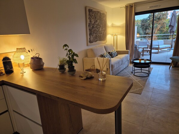 TV - Appartement Neuf Élégant à Agosta Plage - Votre Évasion Soleil et Mer (ALBITRECCIA - Agosta)