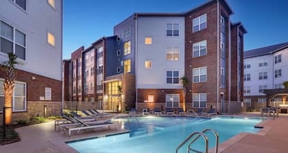 River House Apartments