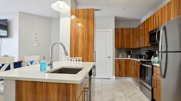 Signature Apartment, 2 Bedrooms, 2 Bathrooms | Private kitchen | Fridge, microwave, oven, stovetop
