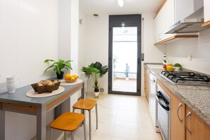 Microwave, dishwasher, coffee/tea maker, cookware/dishes/utensils - Seaviews Elegance by Fidalsa (Calafell)