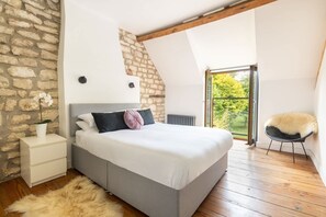 3 chambres, fer et planche à repasser, Wi-Fi, draps fournis