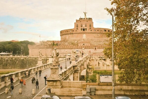 Point of interest - Modern Elegance in the Heart of Rome: Spacious 250 m² Apartment
 (Roma)