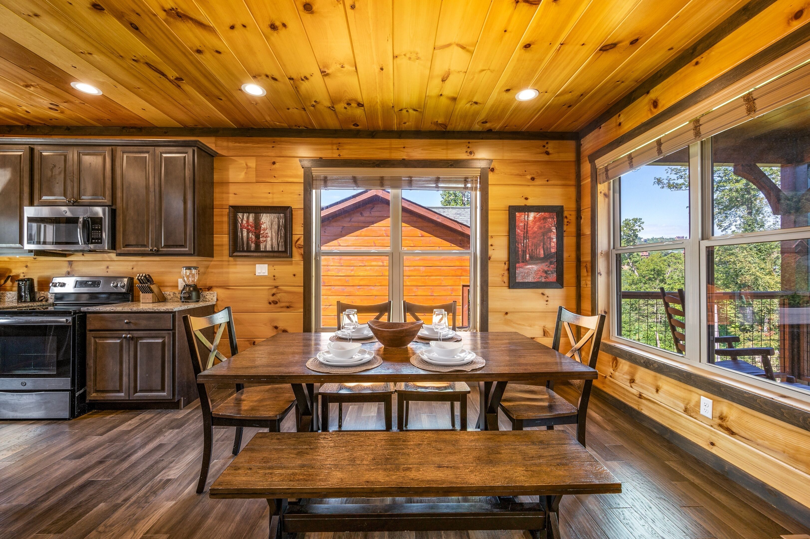 Cabin, 3 Bedrooms | Private kitchen | Fridge, oven, coffee/tea maker, toaster
