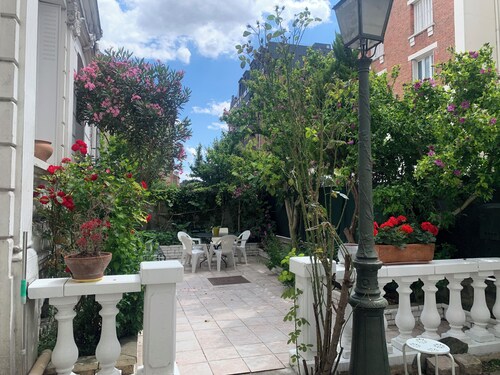  Cosy Villa 2 min RER B- located between Paris and Challes De Gaules Airport 