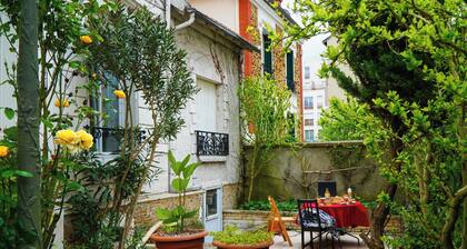 Cosy Villa 2 min RER B- located between Paris and Challes De Gaules Airport