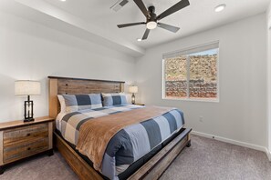 4 間臥室、書桌、筆電工作空間、熨斗/熨衣板