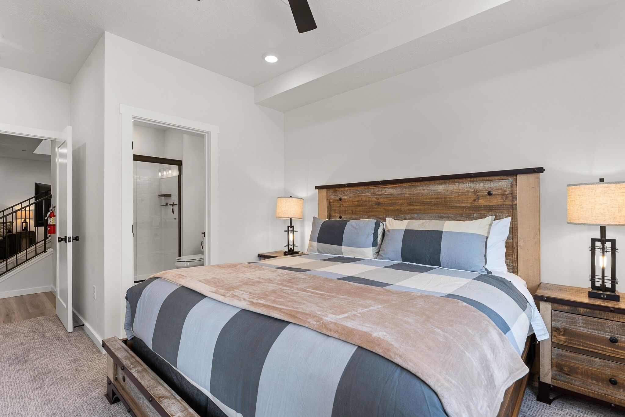 4 bedrooms, desk, laptop workspace, iron/ironing board