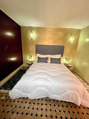 3 habitaciones, tabla de planchar con plancha, wifi y ropa de cama 