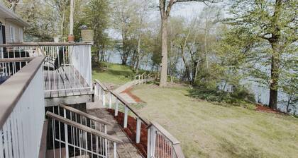 Cozy 4-bedroom bungalow with WiFi, AC, fitness room in wonderful Jackson