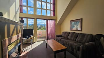 Televisión, chimenea