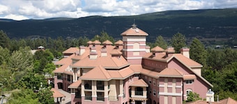 Classic Loft With Golf Course View - 309
