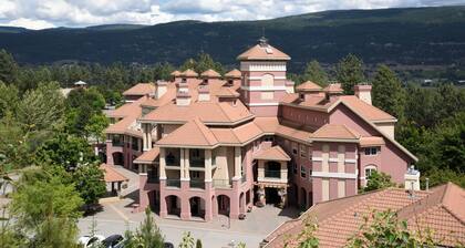 Classic Loft With Golf Course View - 309