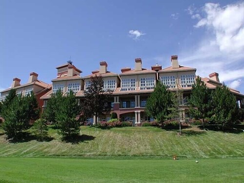 Classic Loft With Golf Course View - 309