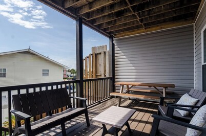 Beautiful pet friendly duplex with prime location - K219