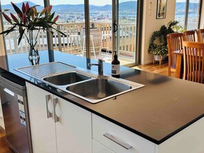 Interior - Beautiful Sunny Home with Stunning Hobart Views (Dynnyrne)