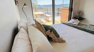 3 habitaciones, escritorio, tabla de planchar con plancha y wifi gratis