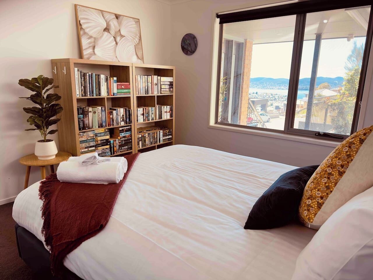 3 bedrooms, desk, iron/ironing board, free WiFi