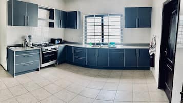 Microwave, blender, eco-friendly cleaning products, paper towels