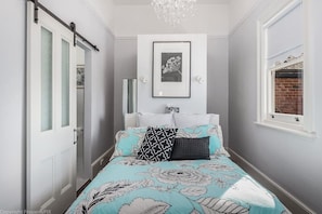 1 chambre, fer et planche Ă repasser, Wi-Fi gratuit, draps fournis