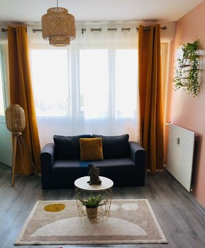Living area - Studio 42m2, Lumineux, au Pied de la Gare ,parking Gratuit (Évry-Courcouronnes)