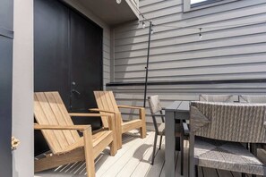 Outdoor dining - Golden Hour - Skyline Views and Sunsets (Nashville)