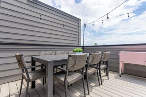 Outdoor dining - Golden Hour - Skyline Views and Sunsets (Nashville)
