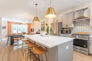 冰箱、微波炉、烤箱、炉灶