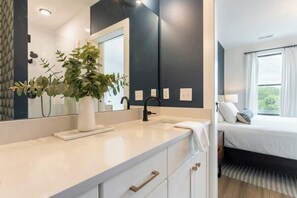 4 bedrooms, iron/ironing board, free WiFi, bed sheets - Golden Hour - Skyline Views and Sunsets (Nashville)