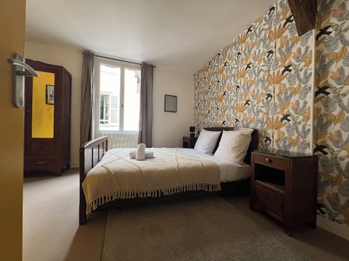 CHAMBRE BEAUX-ARTS 2 AVEC COIN REPAS-BILLARD-BABYFOOT-TERRASSE