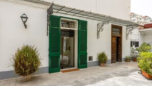 Unclassified image, 5 of 48, button - Villa Carafa di Belvedere - Appartamento Olimpia by Wonderful Italy (Naples)